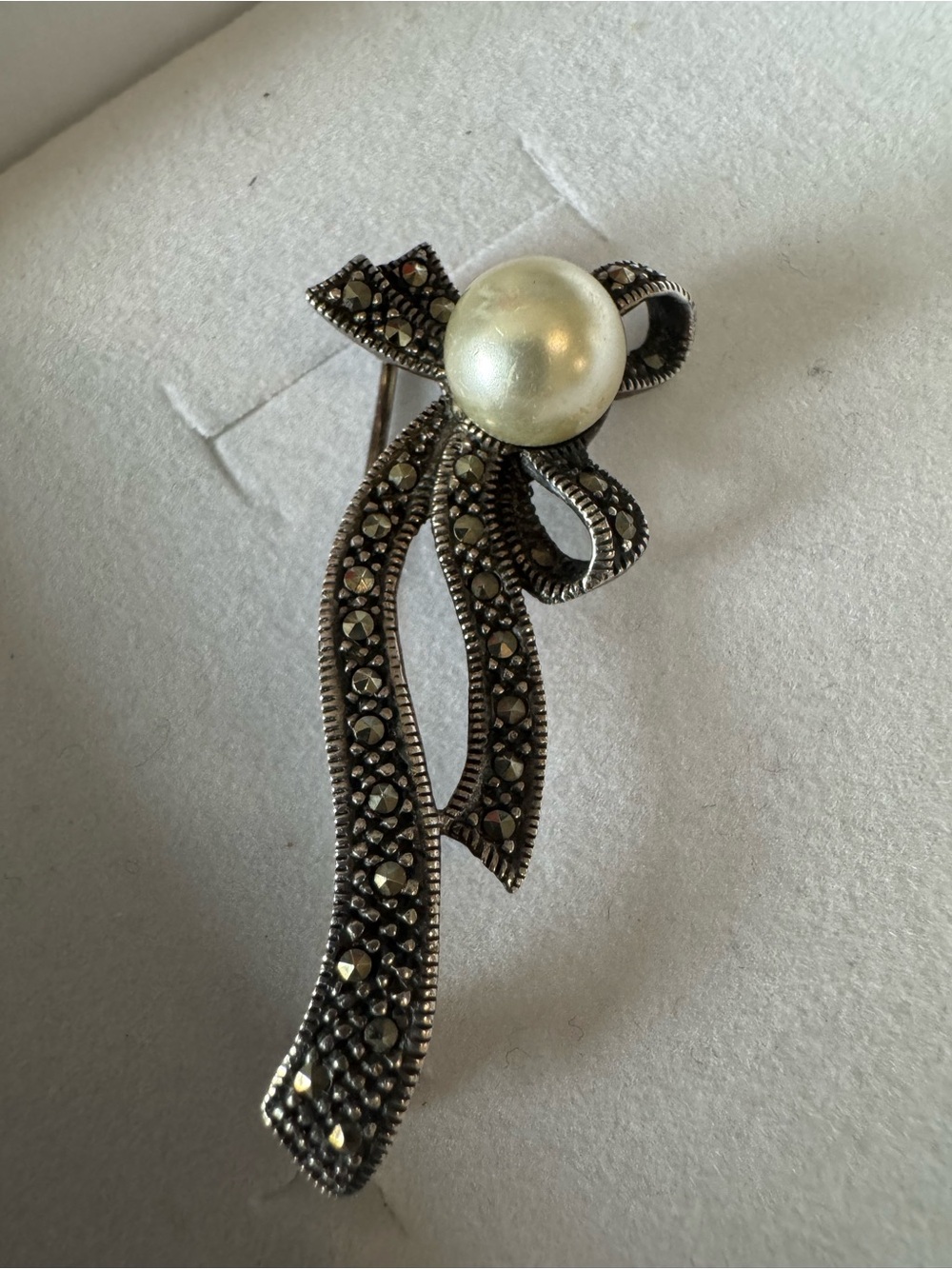 Pearl Accent Marcasite Bow Brooch - 925 Sterling Silver Vintage